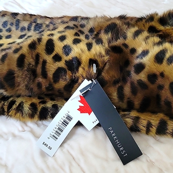 Cheetah print faux fur cowl scarf - Picture 3 of 6